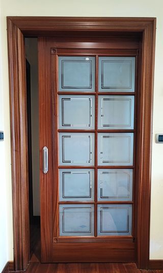 Puertas de madera maciza y cristal