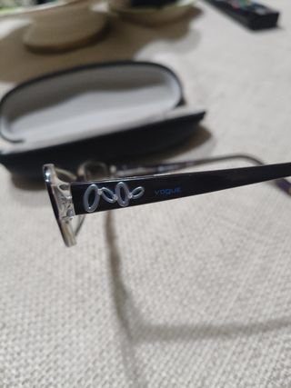 Occhiali da vista con riflessi azzurro viola