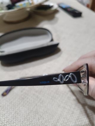 Occhiali da vista con riflessi azzurro viola