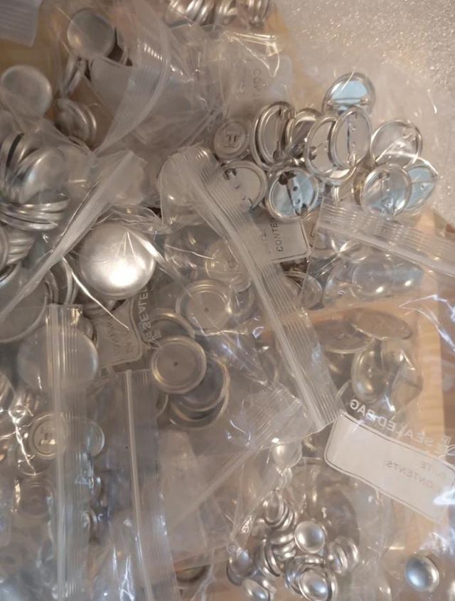 Kit MANUALIDADES
Cobertura, Perforadoras y Pines &