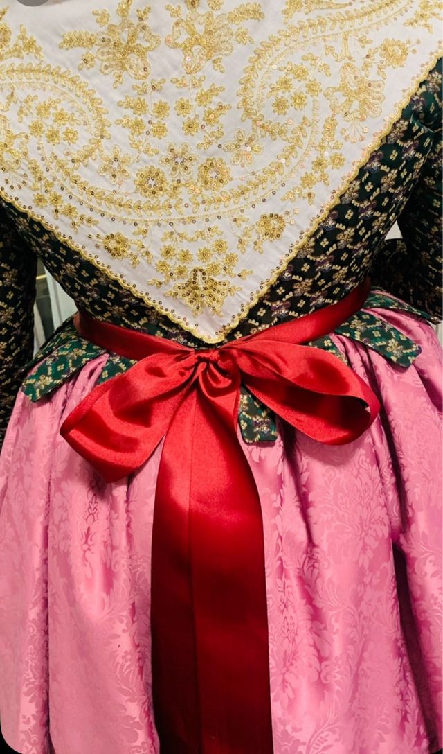 Traje Tradicional t. 48/50 (Sin manteletas )