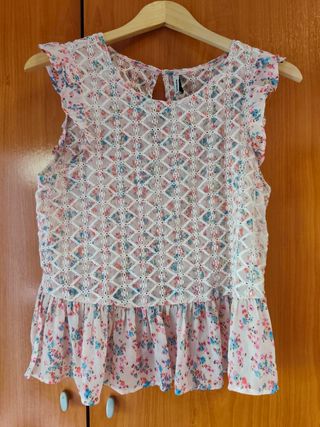 Top Stradivarius Bordado Rosa - Talla M