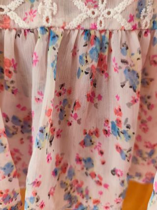 Top Stradivarius Bordado Rosa - Talla M