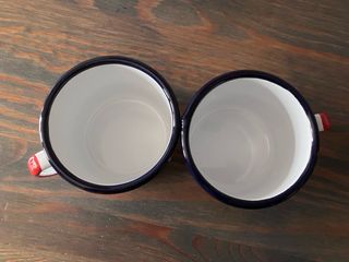 4 tazas metálicas