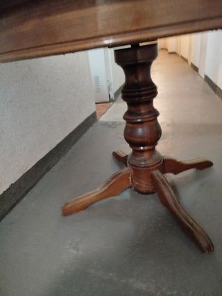 Mesa redonda madera antigua