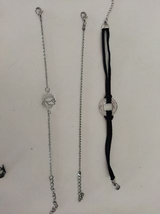 Collares, pendientes y pulseras 