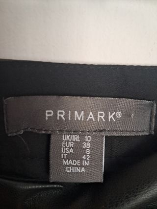 Falda plisada polipiel negra Primark - Talla 38