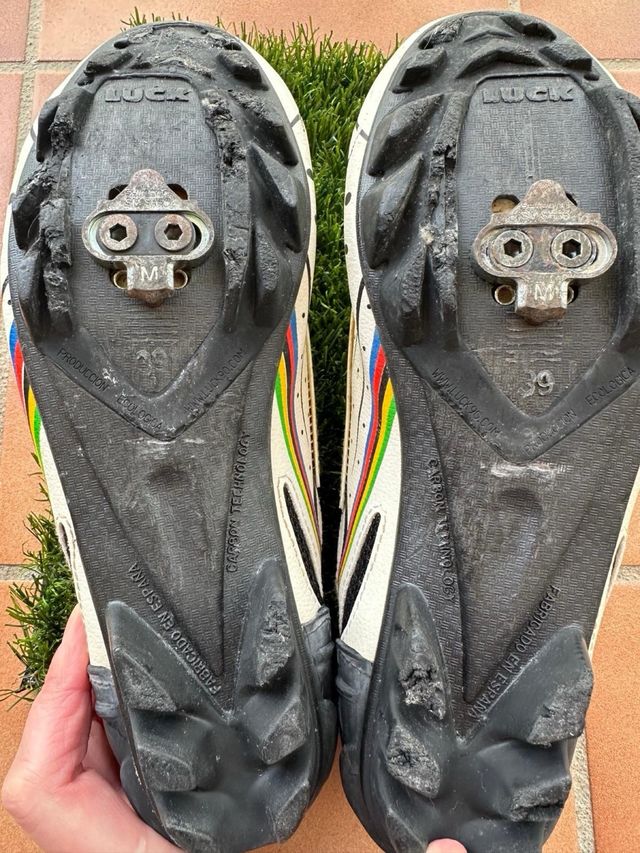 Zapatillas ciclismo LUCK rojas y blancas