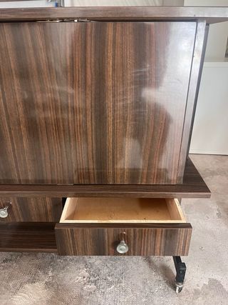 Mueble bar vintage con ruedas