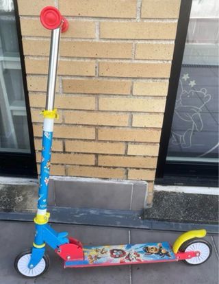 Patinete 2 ruedas de la patrulla canina.