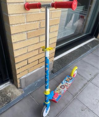 Patinete 2 ruedas de la patrulla canina.