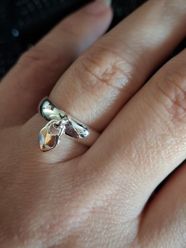Anillo con colgante corazón. Plata 925