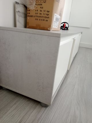 Mueble TV salón blanco y gris