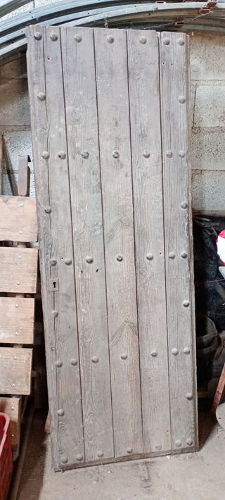 Puerta antigua madera hierro