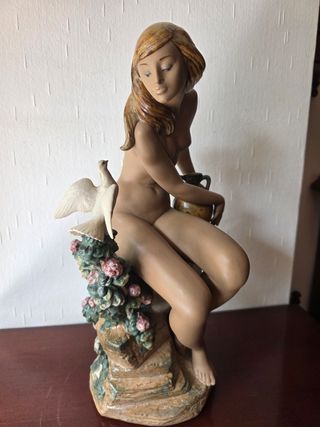 Item 3503 Desnudo con palomas Lladró