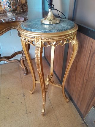 Mesa auxiliar vintage dorada