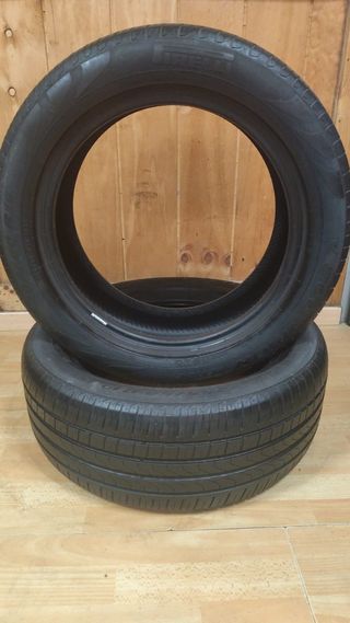 Dos neumáticos PIRELLI