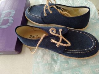 Zapatos Batilas náuticos azul marino
Talla 34