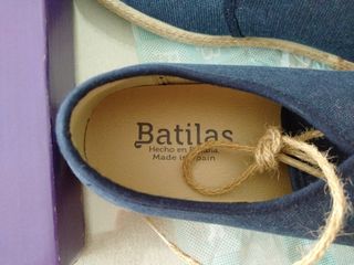 Zapatos Batilas náuticos azul marino
Talla 34