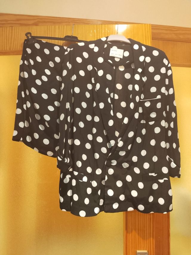 Traje Bershka lunares blanco-negro - Talla L