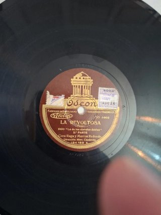 4 DISCOS DE GRAMOLA. Y álbum