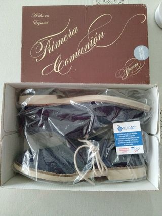 Zapatos comunión Yoavás niño azul
Talla 34