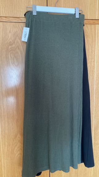 Falda verde de punto talla M