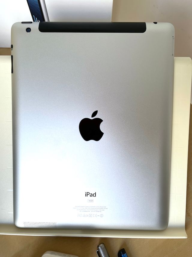 Apple iPad 3 16GB wifi+4G negro y accesorios