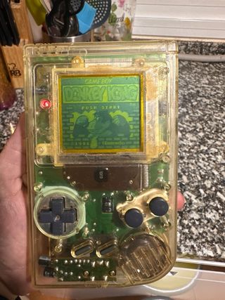 Game Boy transparente con juegos