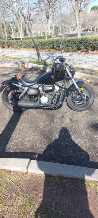 Mitt Custom 125cc bicilíndrica. Apta carnet coche