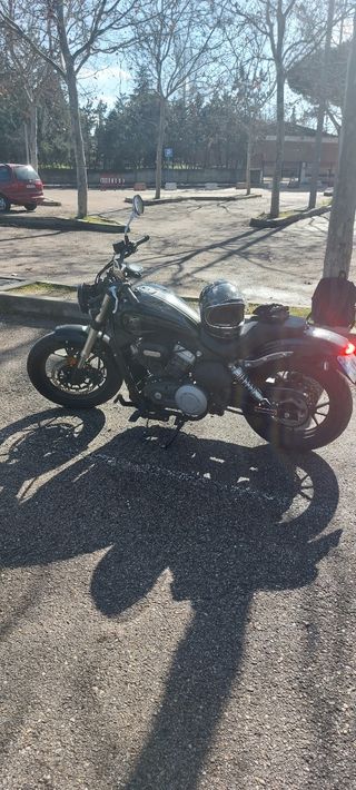 Mitt Custom 125cc bicilíndrica. Apta carnet coche