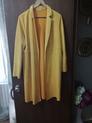 Abrigo Zara amarillo mujer