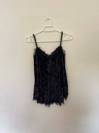 Top de terciopelo negro