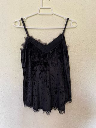 Top de terciopelo negro