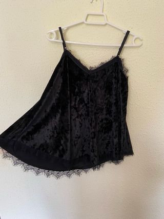 Top de terciopelo negro