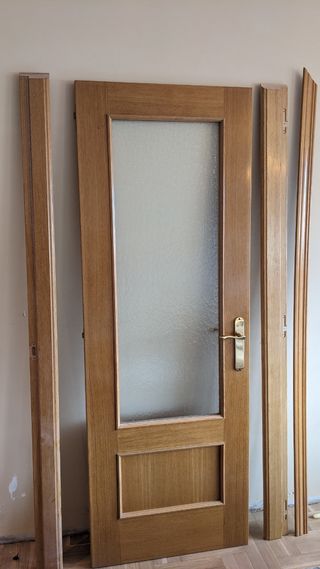 Puerta roble con cristal