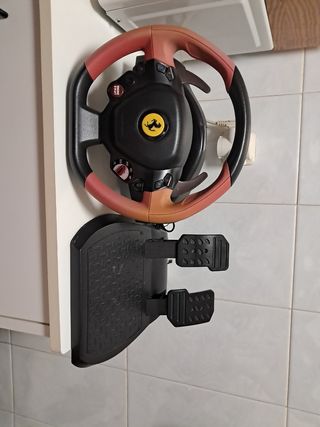 Volante Thrustmaster Ferrari 458 spider 
