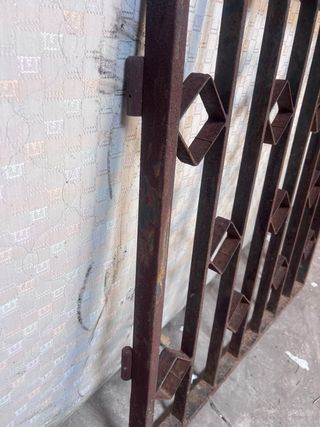 Reja ventana antigua - hierro