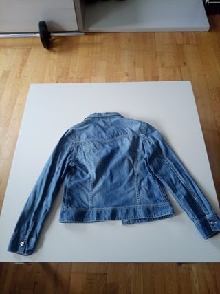 Chaqueta vaquera corta