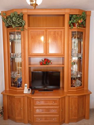 Armario Televisión, con vitrina. Perfecto estado.