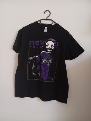 Camiseta negra de anime nezuco
