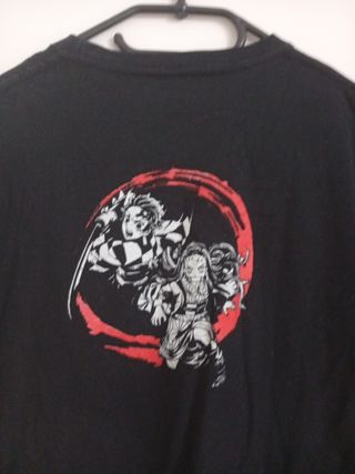 Camiseta negra de anime nezuco