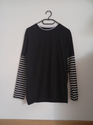 Camiseta gótica larga sencilla 