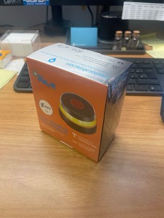 Luz de emergencia V16 conectada DGT
