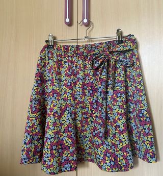 Falda floral multicolor NUEVA sin etiqueta