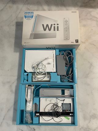 Nintendo Wii blanca + Wii Fit Plus
+ 1 mando 