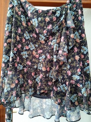 Vestido floral asimétrico