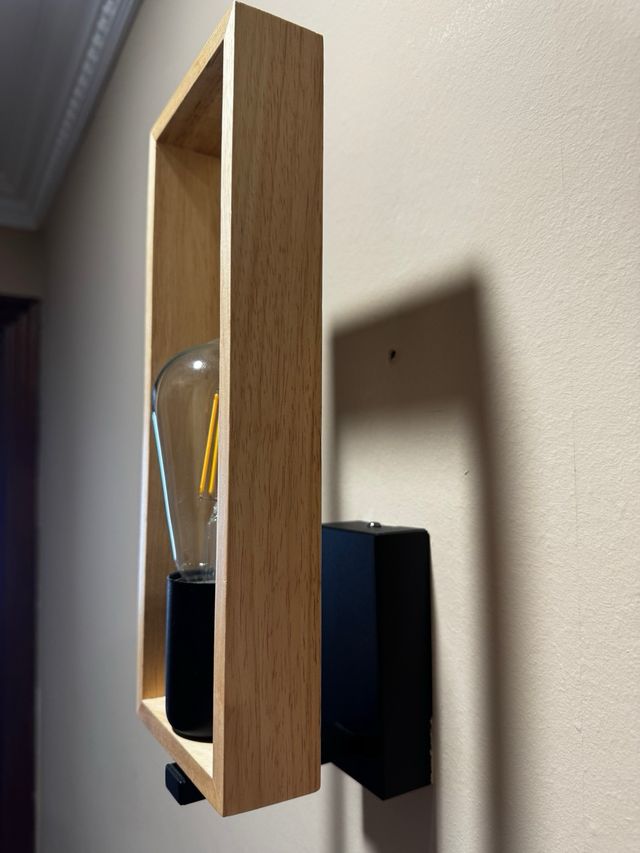 Aplique madera-metal