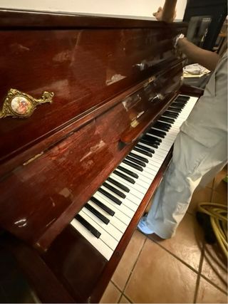 Piano pared clásico Hsinghai.