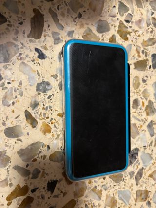 Nintendo 2DS XL negra y azul